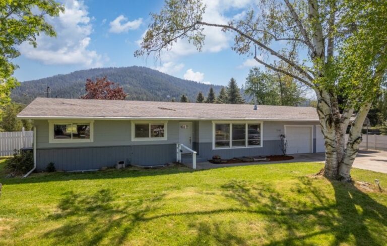 7040 N 15th St, Dalton Gardens home for sale